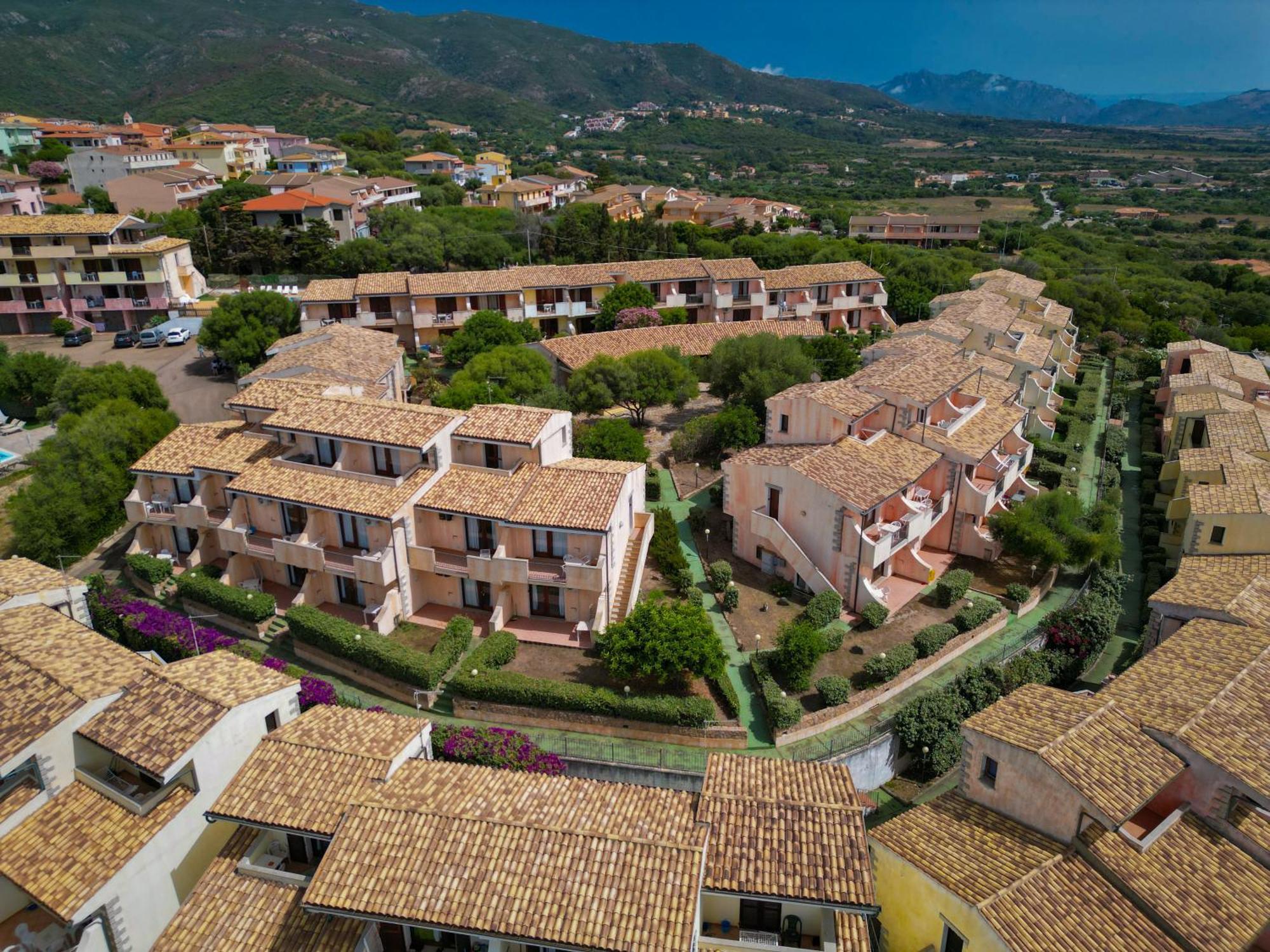 Il Borgo Di Badesi Aparthotel Buitenkant foto