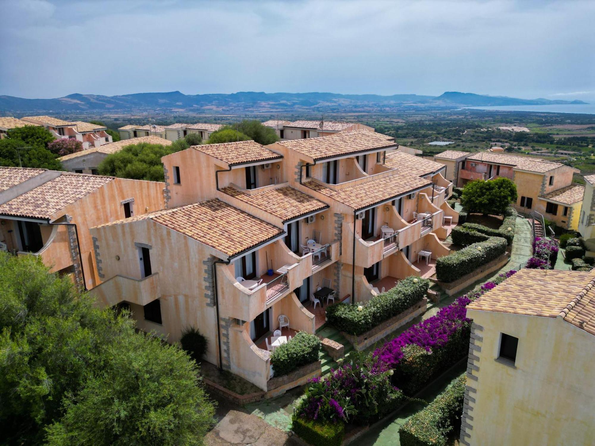 Il Borgo Di Badesi Aparthotel Buitenkant foto