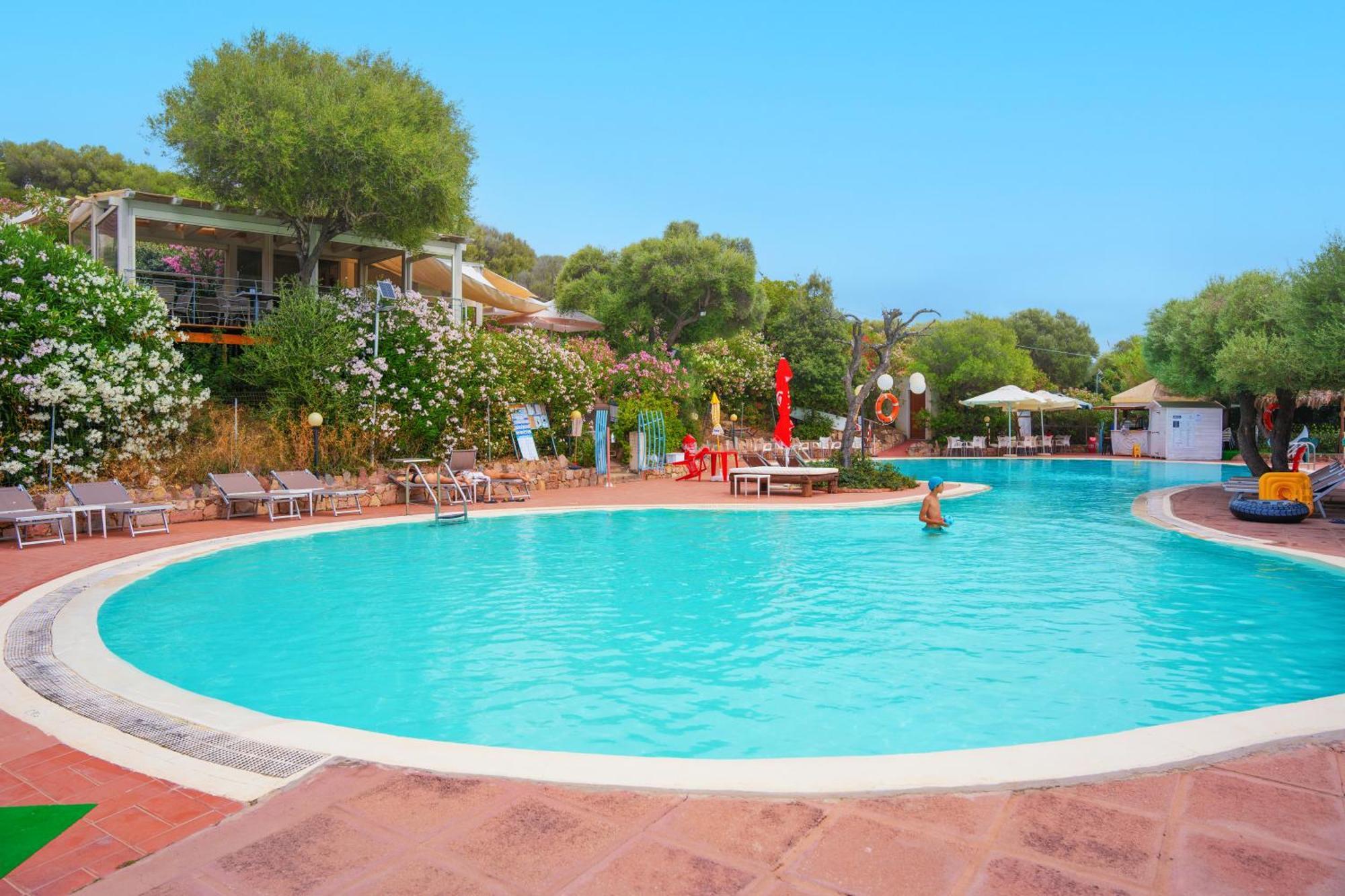 Il Borgo Di Badesi Aparthotel Buitenkant foto