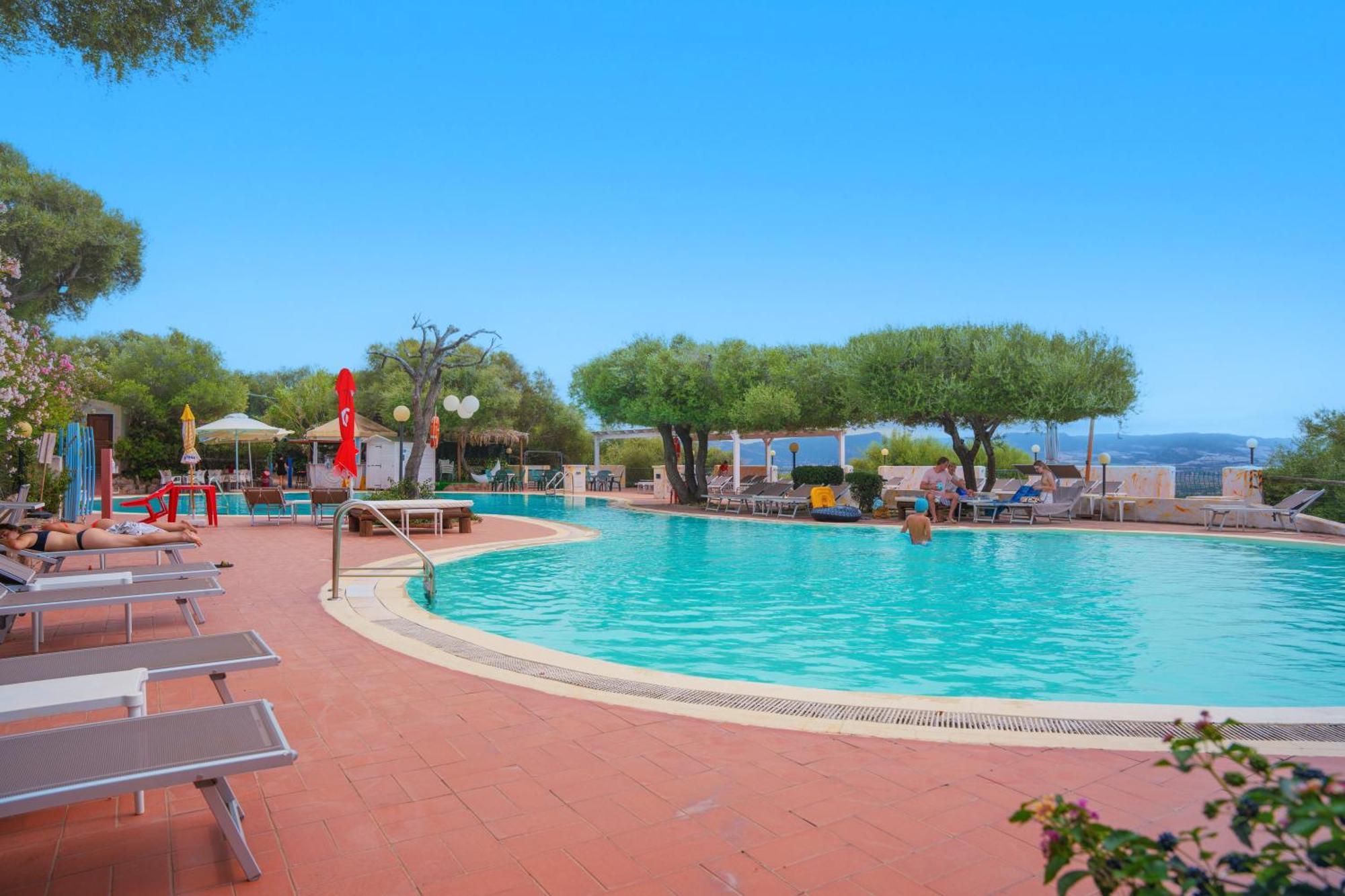 Il Borgo Di Badesi Aparthotel Buitenkant foto
